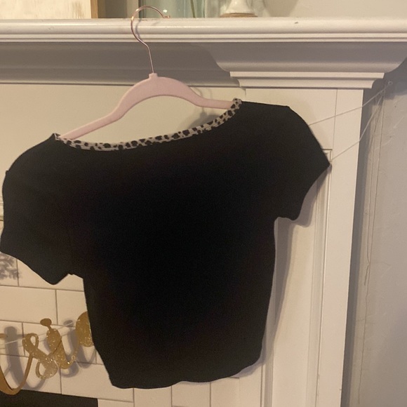 Brandy melville brooklyn nyc crop top with embroidery - Picture 3 of 3
